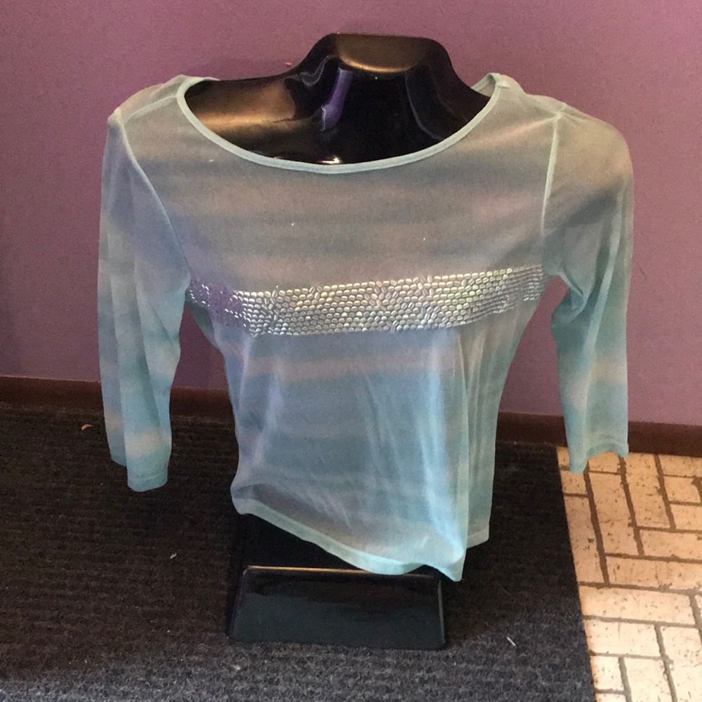 Sheer 3/4 top size large New York and company